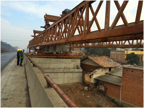 麻昭高速公路項目D4-2工區(qū)第一塊T梁成功架設