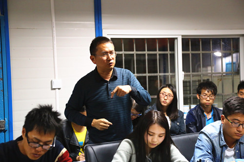 擰緊思想“總開(kāi)關(guān)”——公司黨委書(shū)記倪燦華到昭通棚改項(xiàng)目部為項(xiàng)目一線職工上黨課