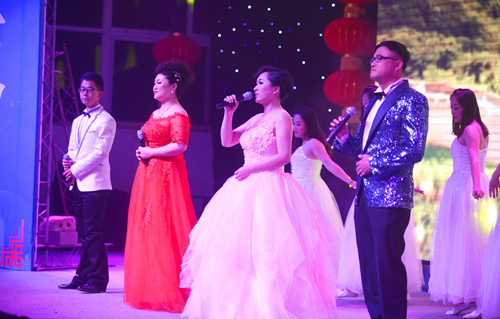 心?起航   夢?飛揚(yáng)——公司舉辦 “奔跑吧，云南二建”2015年度先進(jìn)表彰暨迎新春文藝晚會(huì)