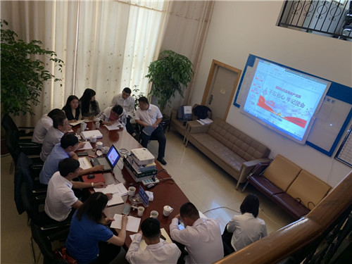 公司領(lǐng)導(dǎo)為第十二直管部黨支部和第一安裝分公司黨支部講黨課